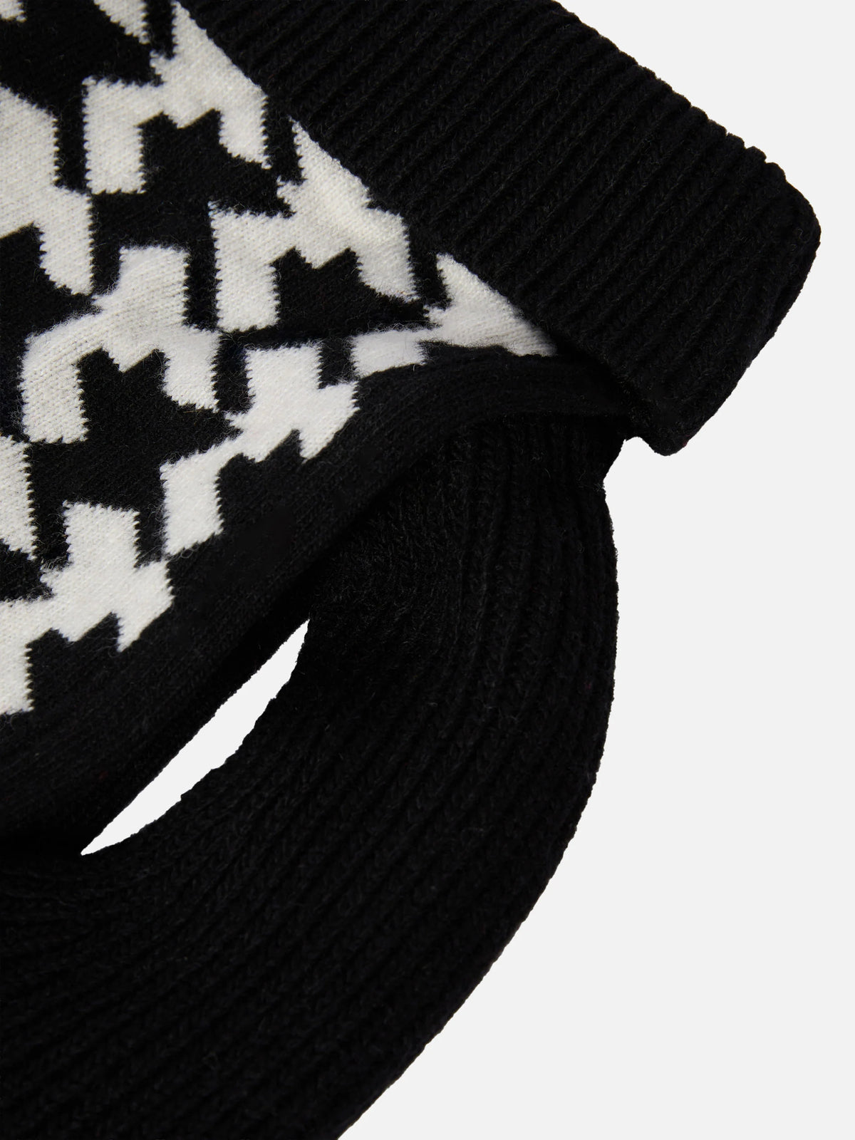Dog sweater with Pied de Chien embroidery