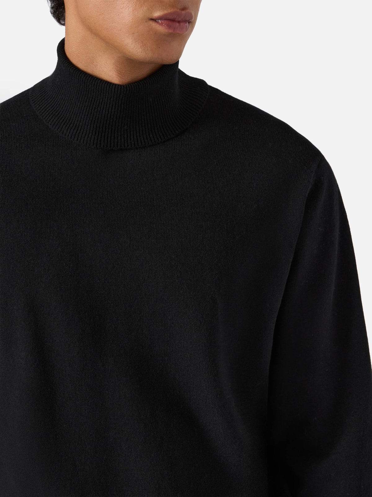Turtleneck sweater Bond in black merino wool and cashmere